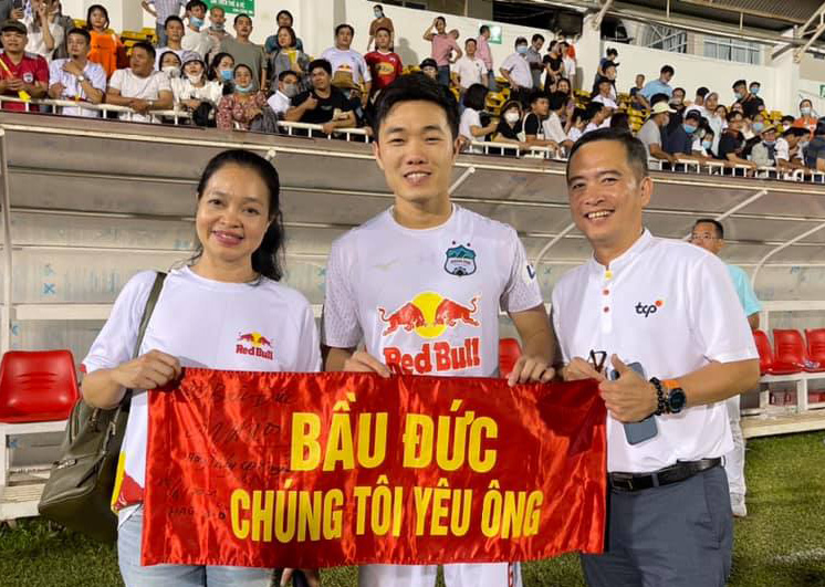 Bầu Đức chỉ đạo làm mọi cách để vé đến tận tay người hâm mộ HA.GL